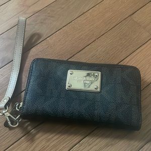 Michael Kors Wristlet❗️